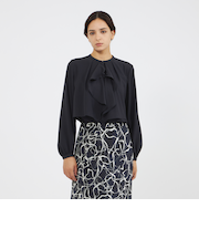 パウダリージョーゼット フレアブラウス