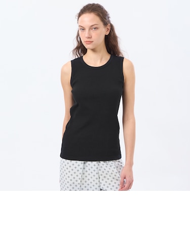 Uネックタンクトップ