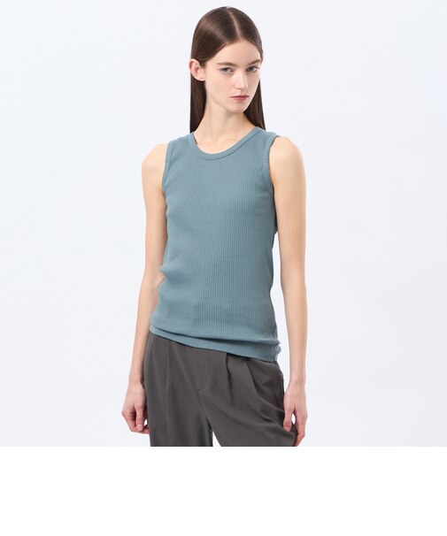 Uネックタンクトップ