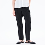バックサテンテーパードパンツ