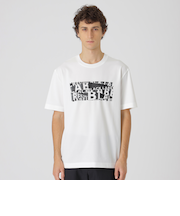 【一部店舗限定】ジオメトリックロゴグラフィックTシャツ