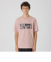 【一部店舗限定】ジオメトリックロゴグラフィックTシャツ