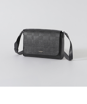 エンボスチェックメッセンジャーバッグ