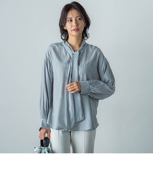 ランダムドットプリントブラウス