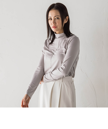 【WEB限定】吸湿発熱スムースタッチタートルカットソー