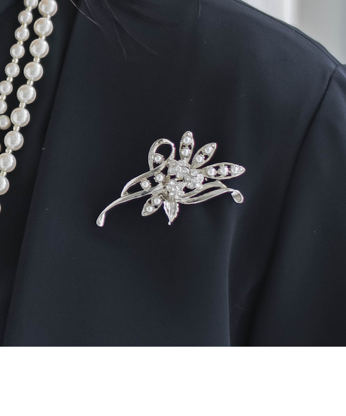 リーフモチーフブローチ