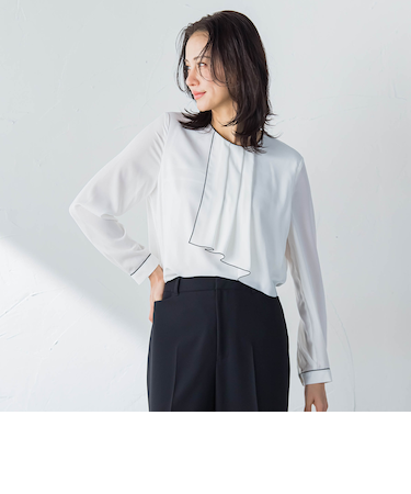 ラッフルブラウス