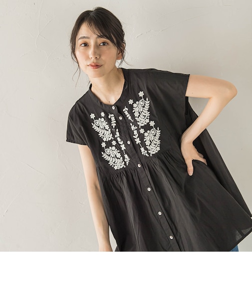 【WEB限定】キャンブリック立体刺繍ピンタックブラウス