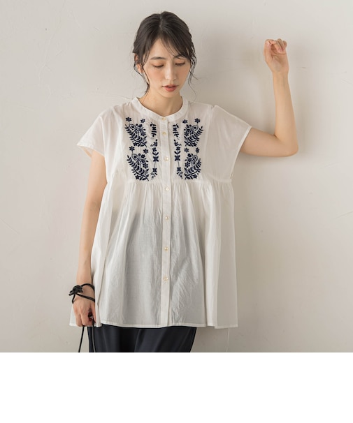 【WEB限定】キャンブリック立体刺繍ピンタックブラウス