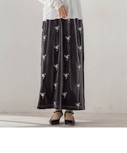 フラワーエンブロイダリーベロアスカート