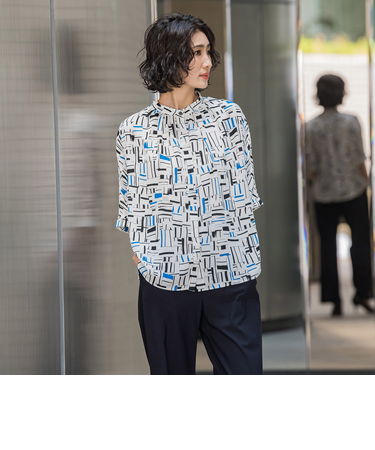 幾何柄ブラウス≪洗濯機で洗える≫