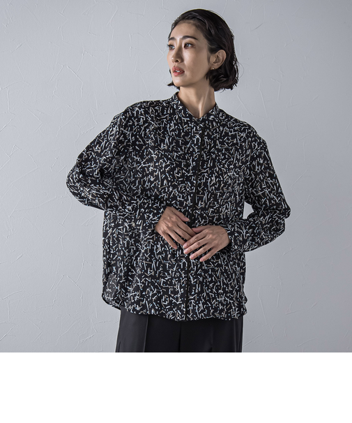 【大きいサイズ】幾何ドット柄ブリントブラウス≪洗濯機で洗える≫