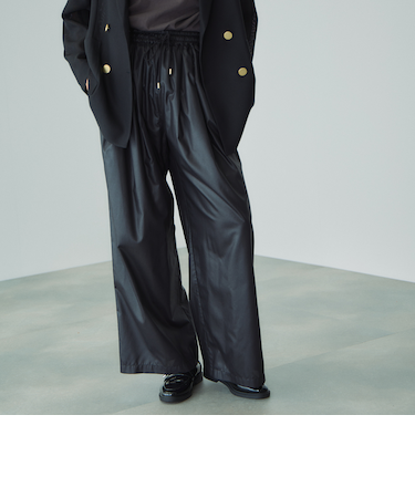 シアーレザー調イージーテーパードパンツ≪手洗い可能≫