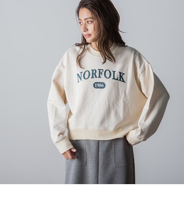 【socolla】リサイクル裏毛カレッジロゴトレーナー≪洗濯機で洗える≫