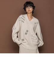 メッセージ刺繍Vネックニットプルオーバー≪手洗い可能≫