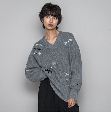 メッセージ刺繍Vネックニットプルオーバー≪手洗い可能≫