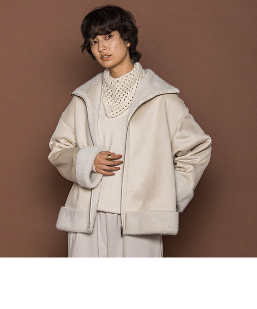 カジュアルだけど女っぽいフェイクムートンジャケット