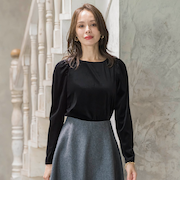 パフ袖ベロアカットソー