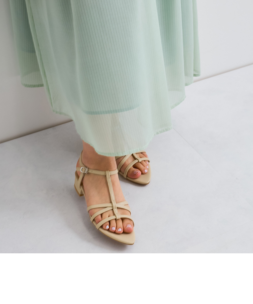 Tストラップサンダル