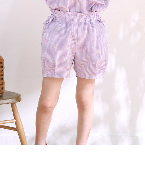 【お揃い】カラフルスイーツ刺しゅう風発泡プリント柄サイドリボン裾タックショートパンツ(90~130cm)