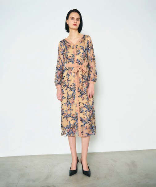 フラワー刺繍フレアワンピース