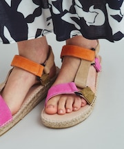 manebi Hiking Sandal