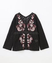 レース刺繍トップ