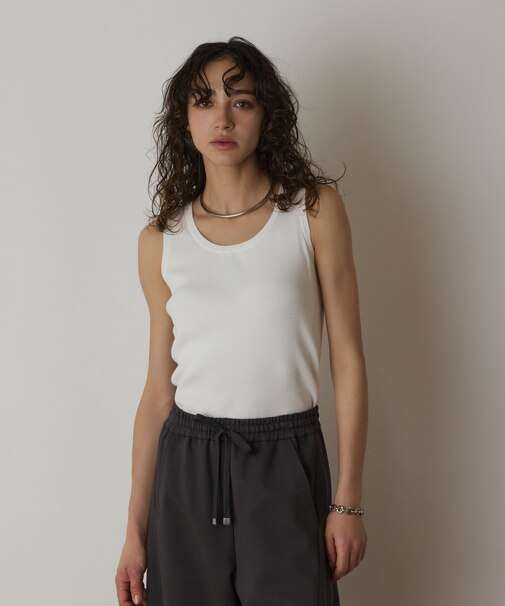 Uネックリブニットトップ