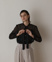 ドットオパールタイ付ブラウス