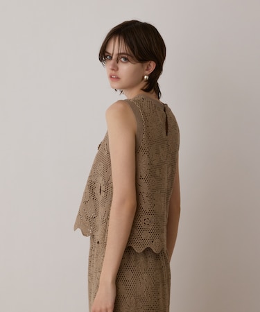 クロシュ刺繍トップ