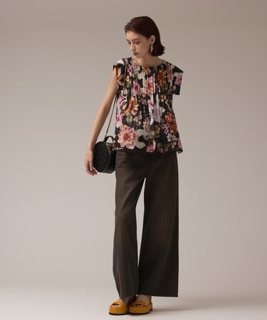 フラワープリントタックブラウス