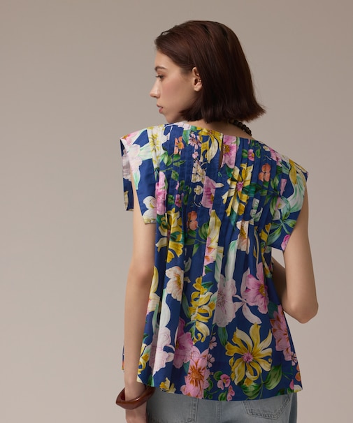 フラワープリントタックブラウス