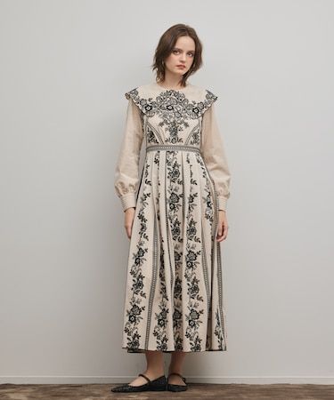 パターン刺繍ワンピース