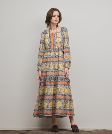 フラワープリントレースアップワンピース