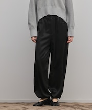 マットサテンバレルパンツ