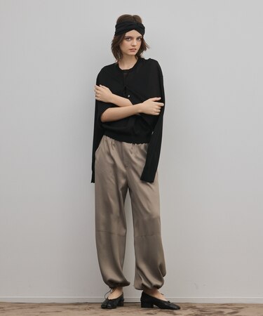 マットサテンバレルパンツ