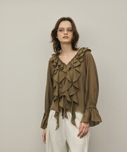 フリルブラウス