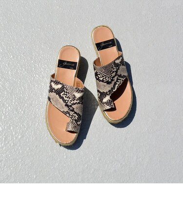 【gaimo /　ガイモ】　アシンメトリートング厚底サンダル（スペイン製）/GUABA