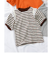 肩フリルフラワーモチーフTシャツ
