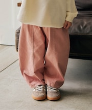 カーブシルエットパンツ