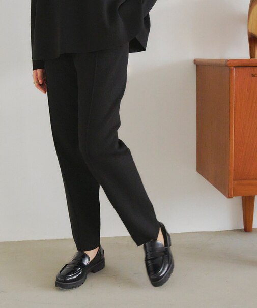 センターピンタックスリムニットパンツ