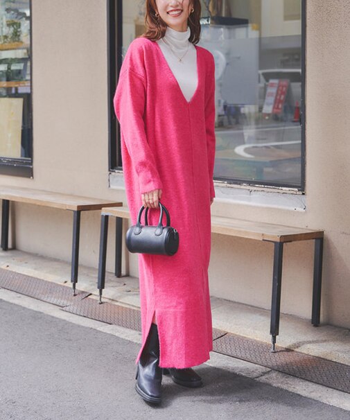 深Vネックニットワンピース