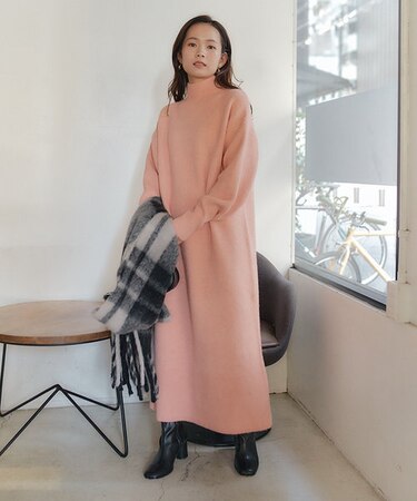 ハイネックニットワンピース