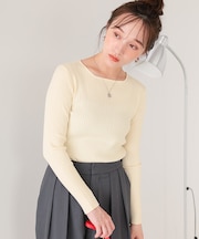 ボートネックリブ編みニット