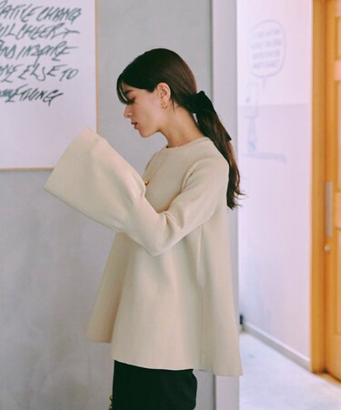 ベルスリーブニットトップス