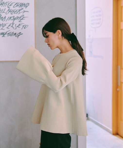 ベルスリーブニットトップス