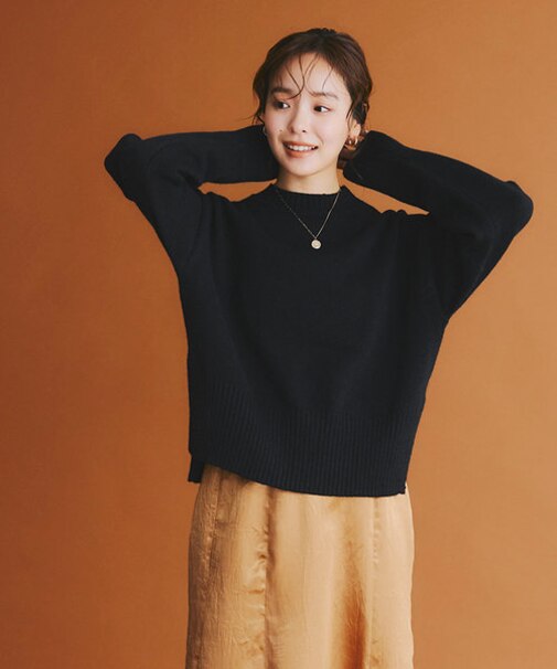 クルーネックベーシックニット