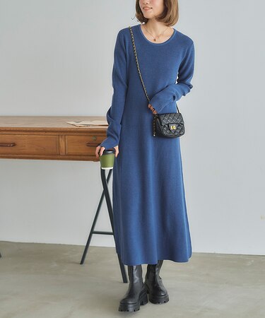 クルーネックフレアシルエットニットワンピース