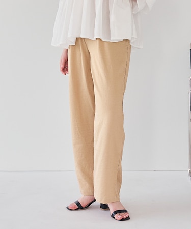 タック入りリラックスワイドパンツ