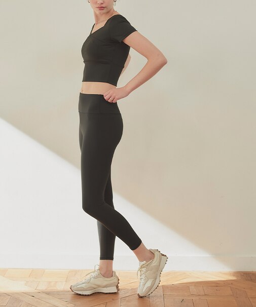 ラインデザイン半袖ヨガウェアセットアップ